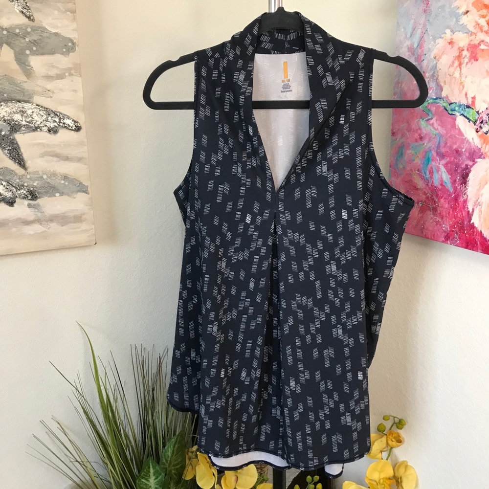 Lucy Sleeveless Blouse Size Medium